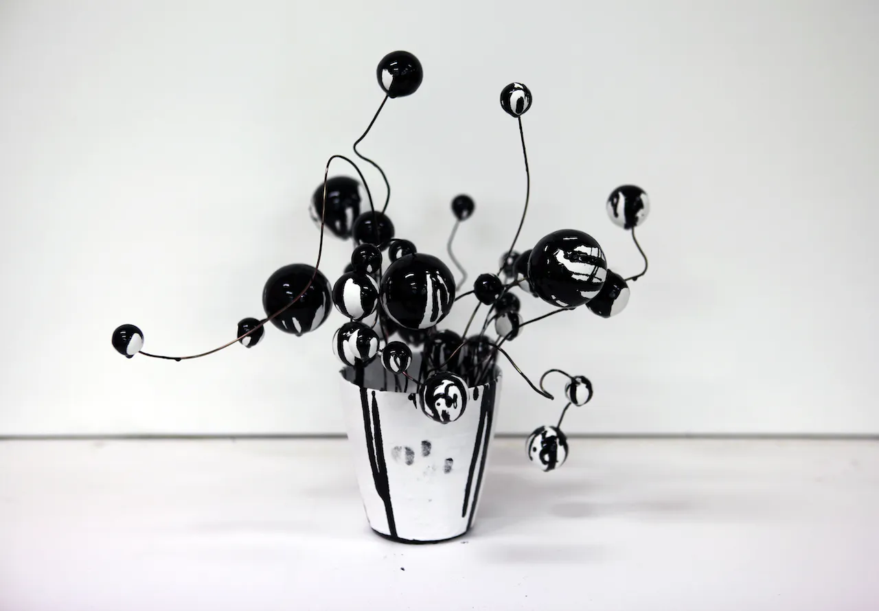 Untitled, Ryu Sung Chul, 2012, {Spherical styrofoams, flowerpot, wires, putty, acrly, oil color}.jpg